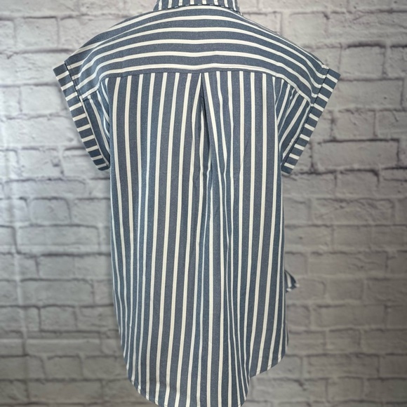 Southern‎ Shirt Blue & White Striped Button-Up Top – Size Small/Medium NWT - Picture 4 of 12